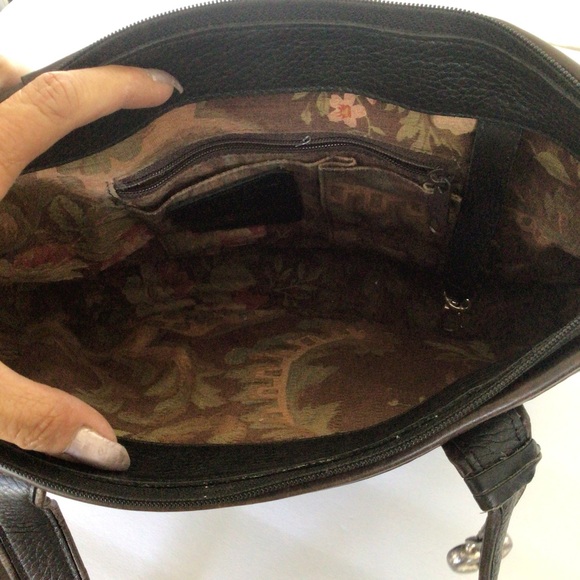 BRIGHTON BLACK LEATHER SHOULDER BAG - Picture 10 of 16